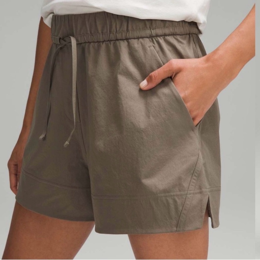 Lululemon Cinchable Waist High-Rise Woven Short 3.5", Medium NWOT